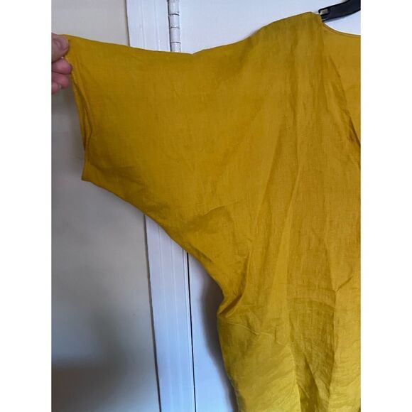 RACHEL CRAVEN
TEXTILES SHORT V NECK
CAFTAN - LINEN IN mustard - Picture 6 of 7